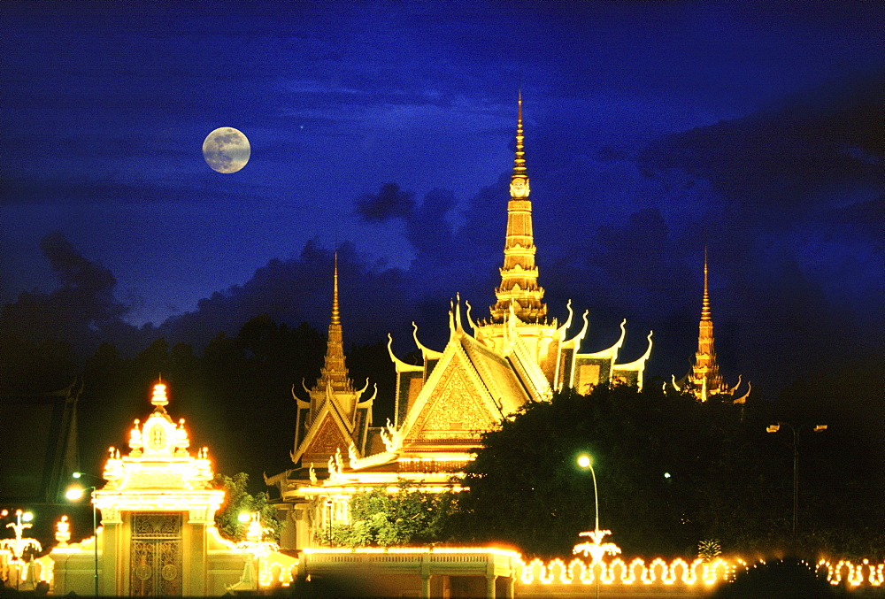 The illuminated Royal Palace at night, Phnom Penh, Cambodia, Asia