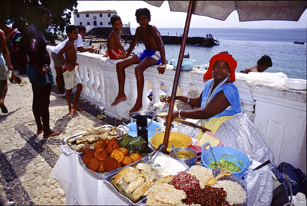 People at a cookshop at the seaside promenade, Porto da Barra, Salvador da Bahia, Brazil, South America, America