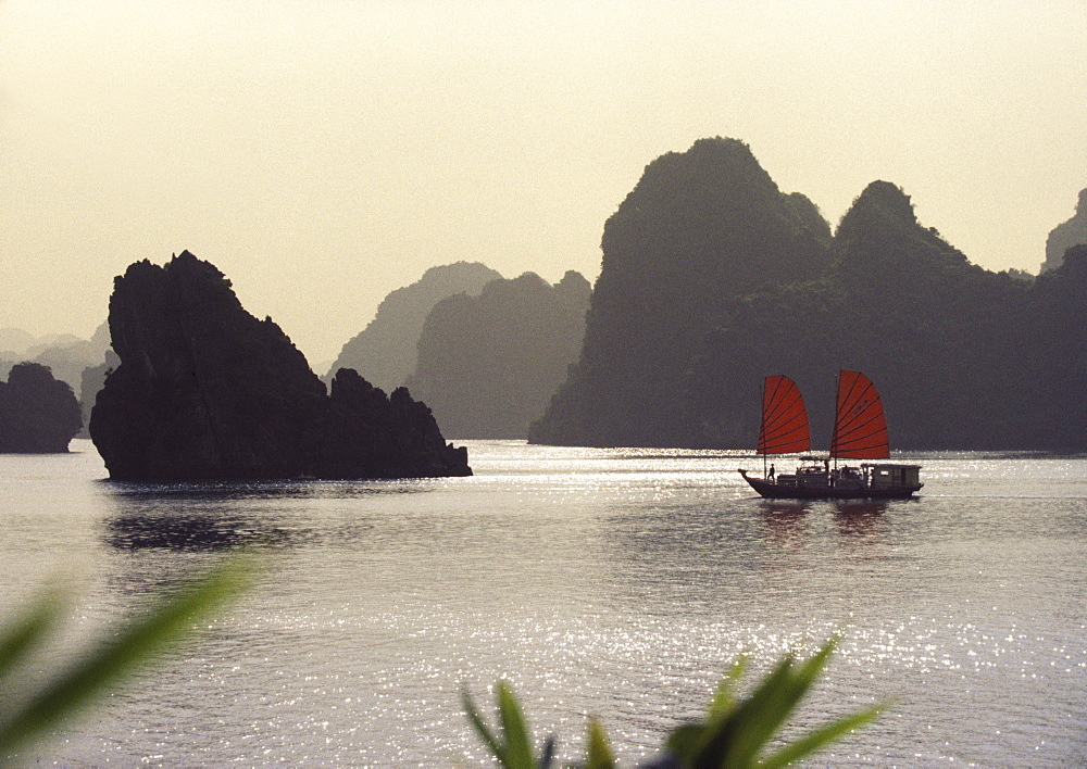 Junk in Halong Bay, Halong Bay, Vietnam, Indochina, Asia