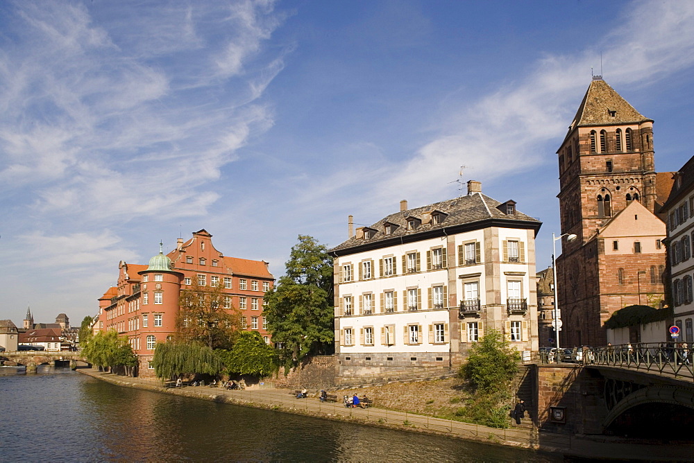 Pont Saint-Thomas and L'Eglise Saint-Thomas, View over the cast iron Pont Saint-Thomas, Saint-Thomas Bridge, to the second largest church of Strasbourg L'Eglise Saint-Thomas St. Thomas Church, Strasbourg, Alsace, France