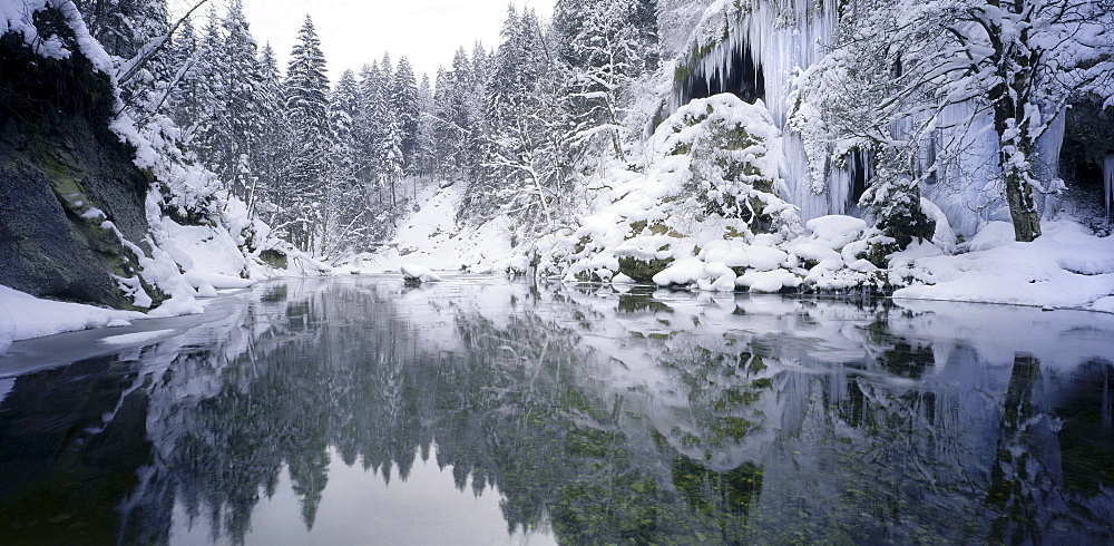 Waterfall Schleierfaelle, River Ammer, Saulgrub, Upper Bavaria, Germany00058305