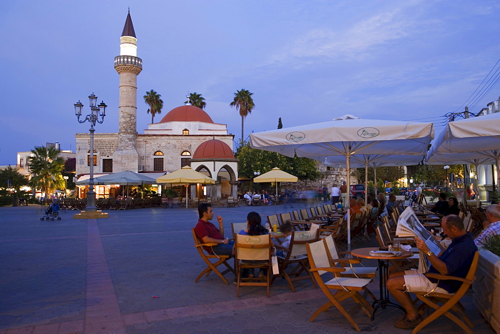 View over the Platia Eleftherias to a pavement cafe at Defterdar-Mosque, Kos-Town, Kos, Greece