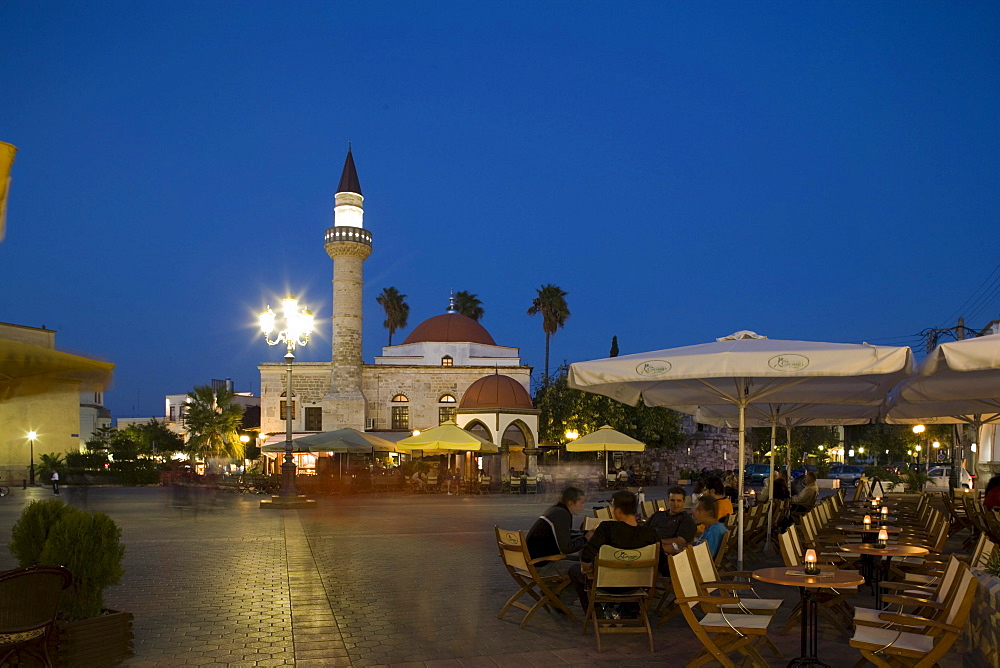 View over the Platia Eleftherias to a pavement cafe at Defterdar-Mosque, Kos-Town, Kos, Greece