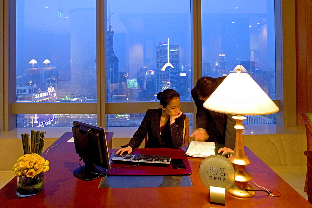 JW Marriott Hotel Shanghai, Five Star Hotel, Nanjing West Road, in 38th floor, opened 2003, Luxury hotel, reception, guest service, view over People's Park