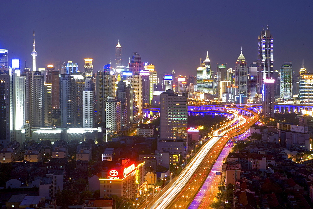 Gaojia motorway, nightshot, Gaojia, elevated highway system, Crossing of Chongqing Zhong Lu and Yan'an Dong Lu, Expressway, night skyline of central Shanghai, Huaihai and Pudong, Shanghai, China