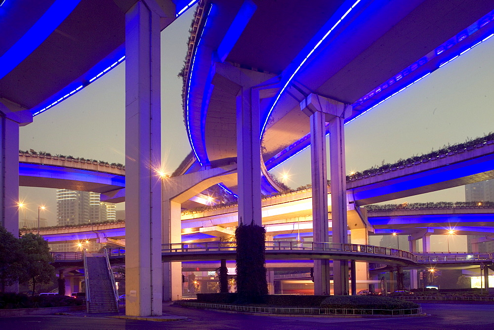 Gaojia motorway, Gaojia, elevated highway system, bridge, im Zentrum von Shanghai, Expressway, interchange, structure, puzzle of concrete tracks, blue