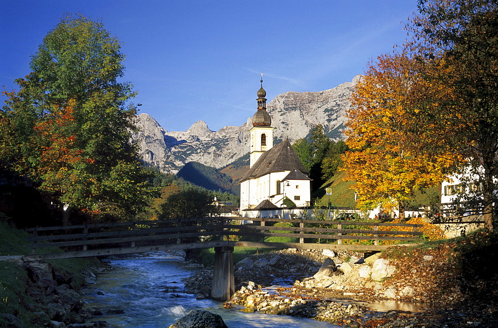 Church in Ramsau with autumn colours and view to Reiteralm, Berchtesgaden range, Upper Bavaria, Bavaria, Germany