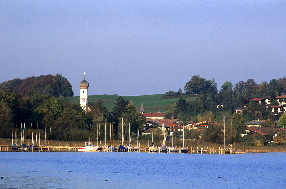 Gmund at lake Tegernsee with sailing boats, Bavarian Alps, Upper Bavaria, Bavaria, Germany