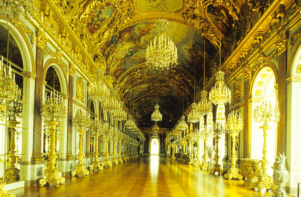 Europe, Germany, Bavaria, Chiemsee, Insel Herrenchiemsee, Herrenchiemsee Castle, hall of mirrors