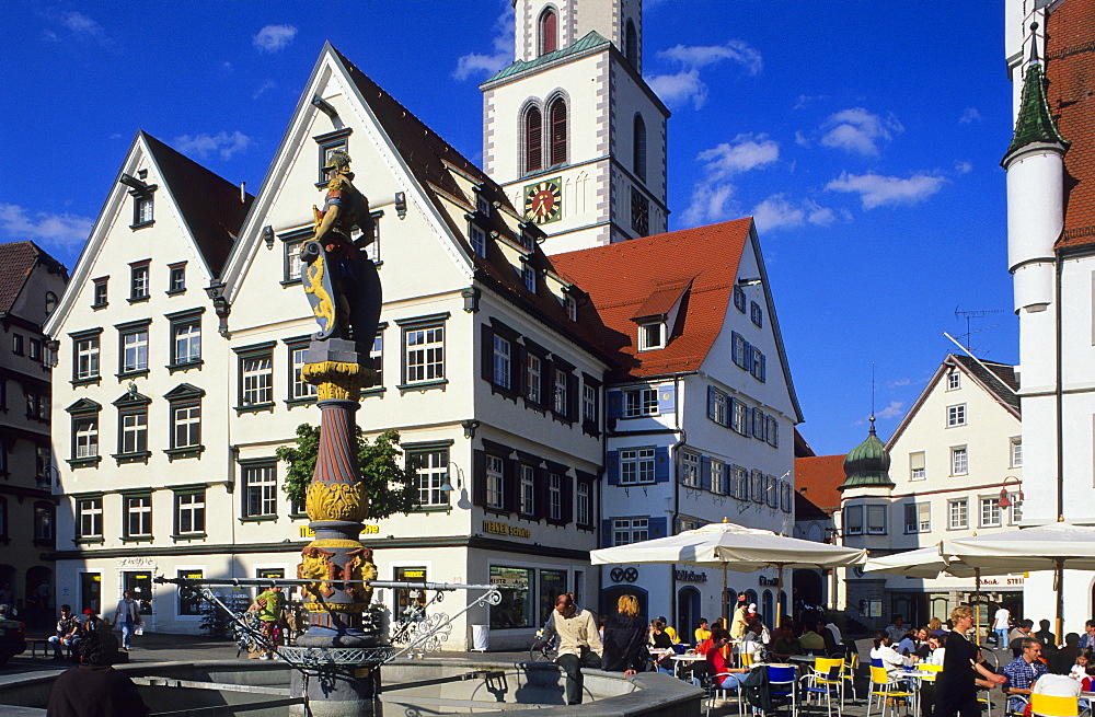 Europe, Germany, Baden-Wuerttemberg, Biberach an der Riss, market square and St. Martin's Church