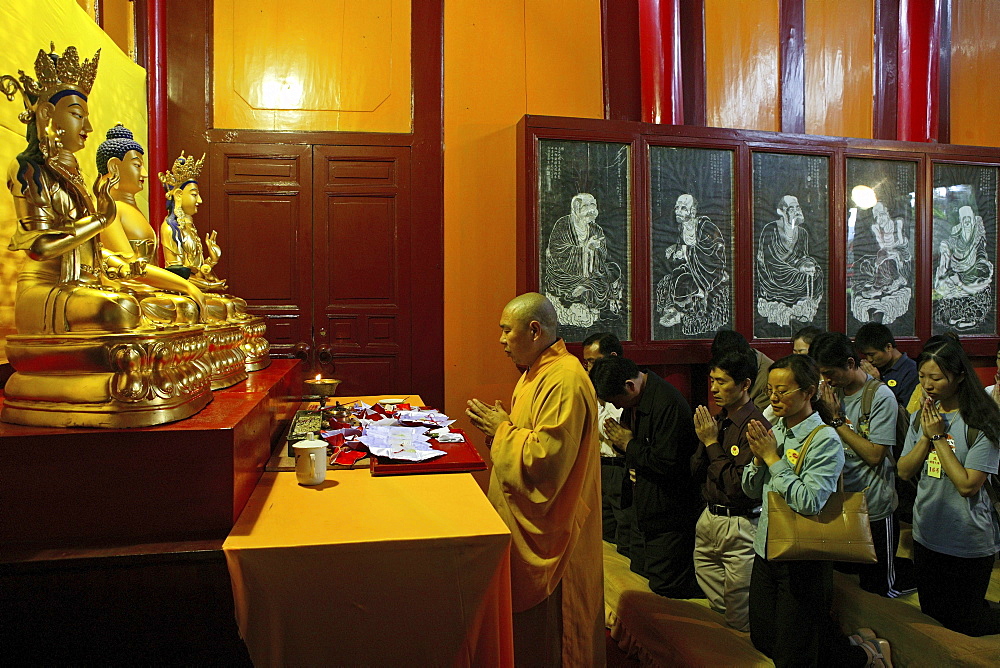 Prayer, pilgrims, Wannian monastery and temple, World Heritage Site, UNESCO, China, Asia