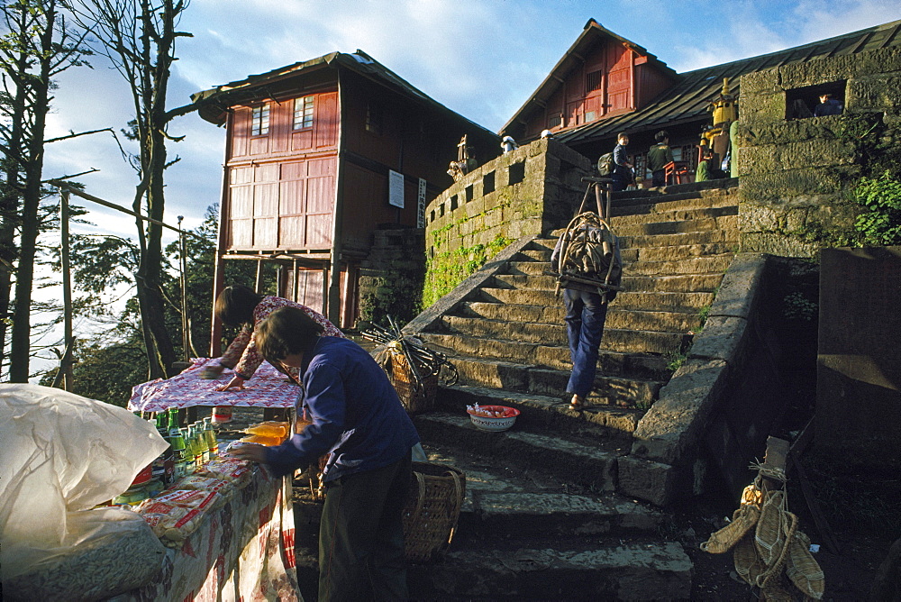 pilgrims, sales people, stalls, porter, Xixiang Chi monastery and temple, Elephant Bathing Pool, Emei Shan mountains, World Heritage Site, UNESCO, China, Asia