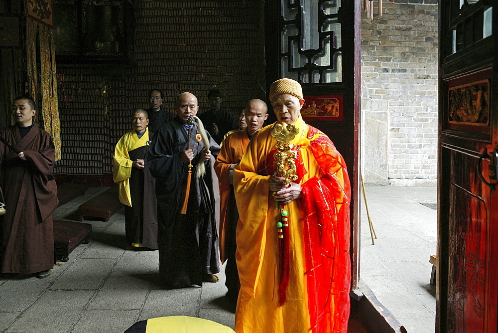 Abbot with monks at Nantai temple, Heng Shan South, Hunan province, China, Asia