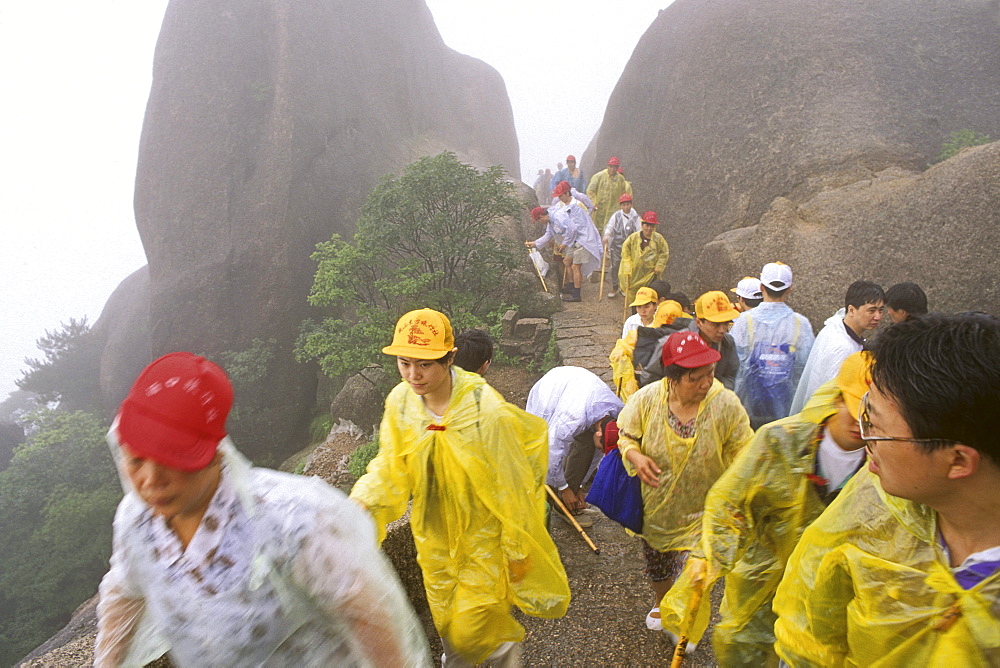 Tourist group, yellow coats, view from peak, Huang Shan, Anhui province, World Heritage, UNESCO, China, Asia