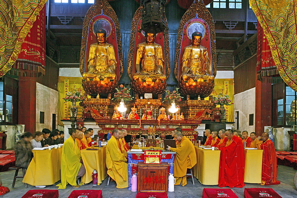 prayer service in Qiyuan Monastery with high ranking monks, Jiuhua Shan Village, Zhiyuan Monastery, Jiuhuashan, Mount Jiuhua, mountain of nine flowers, Anhui province, China, Asia