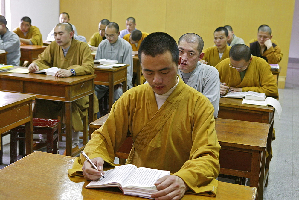 class, Buddhist College at Ganlu Temple, Jiuhuashan, Mount Jiuhua, mountain of nine flowers, Jiuhua Shan, Anhui province, China, Asia