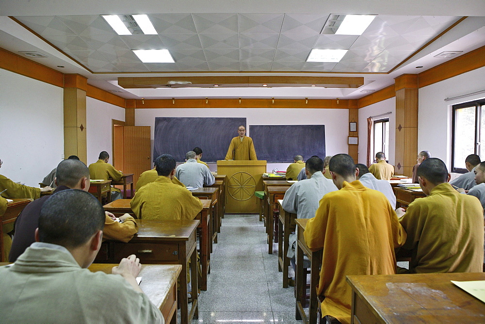 class, Buddhist College at Ganlu Temple, Jiuhuashan, Mount Jiuhua, mountain of nine flowers, Jiuhua Shan, Anhui province, China, Asia