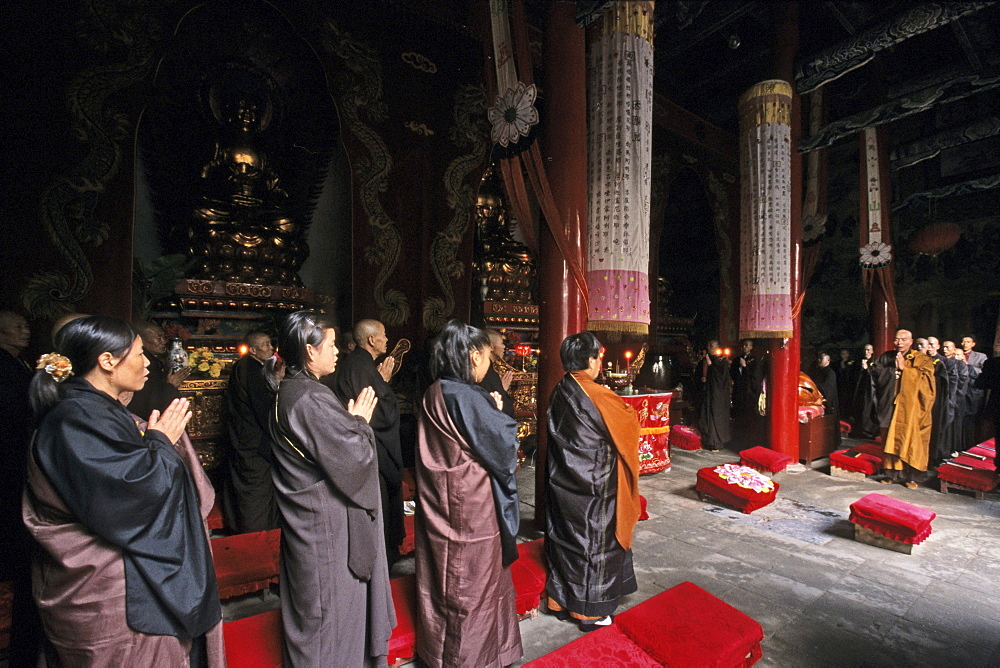 prayer in summit monastery, Buddhist Island of Putuo Shan near Shanghai, Zhejiang Province, East China Sea, China, Asia