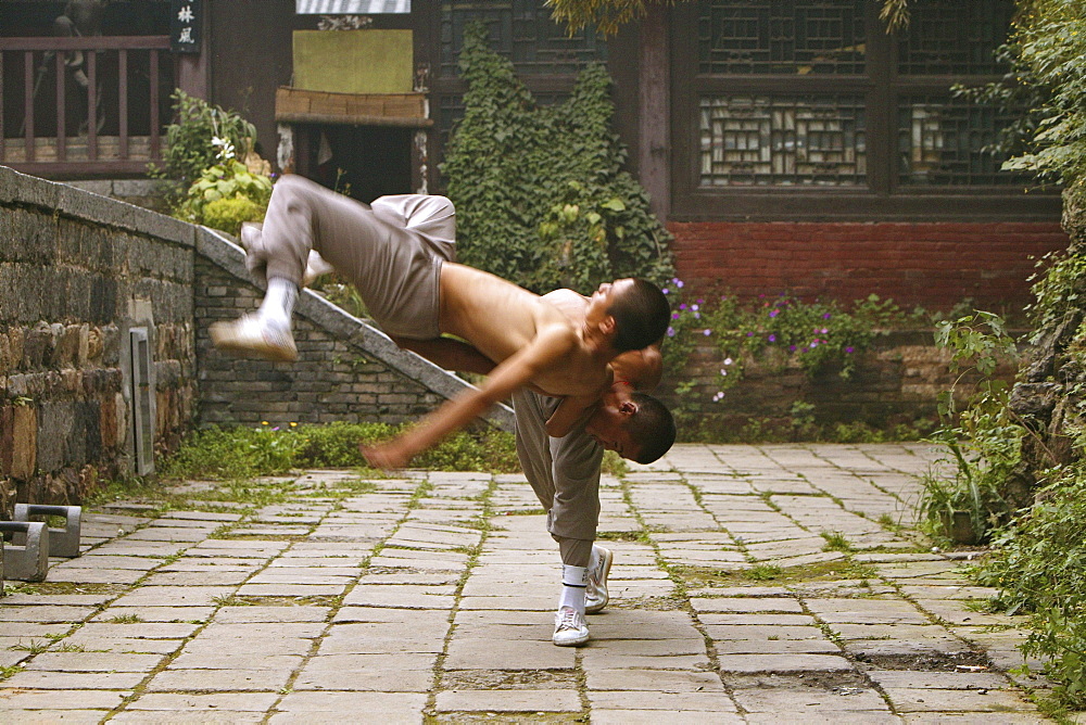 Duel and training between two Shaolin monks, Shaolin Monastery, known for Shaolin boxing, Taoist Buddhist mountain, Song Shan, Henan province, China