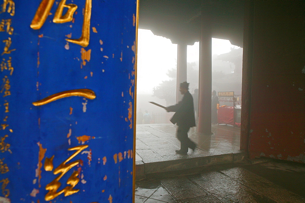 Taoist monk, Azure Clouds Temple, Tai Shan, Shandong province, Taishan, Mount Tai, World Heritage, UNESCO, China