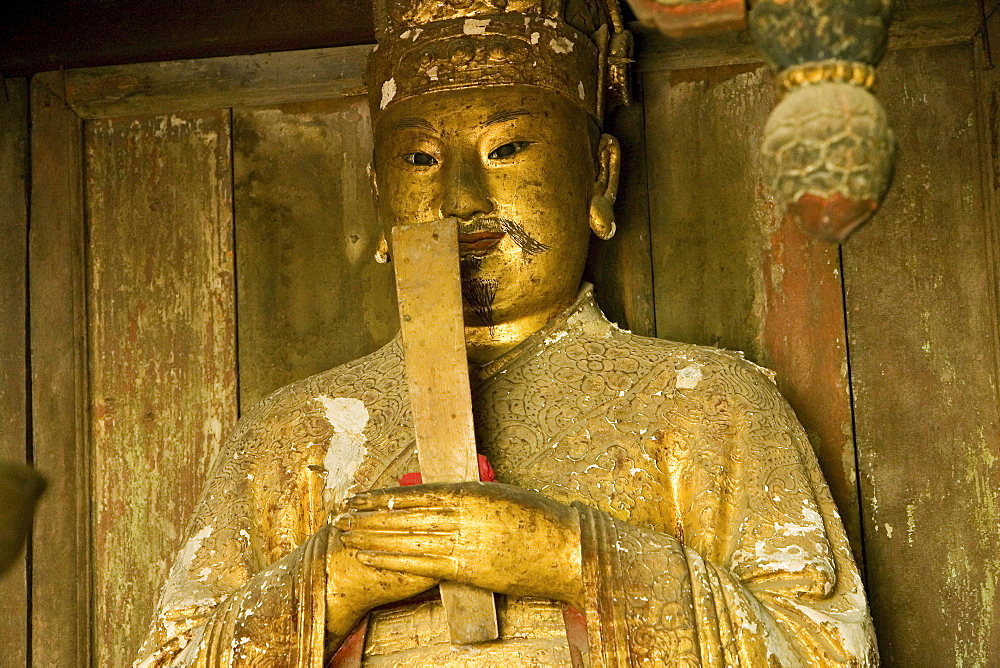 Statue of Zhen Wu in a temple on the summit of Mount Wudang, Wudang Shan, 1613 metres high, Taoist mountain, Hubei province, UNESCO world cultural heritage site, birthplace of Tai chi, China