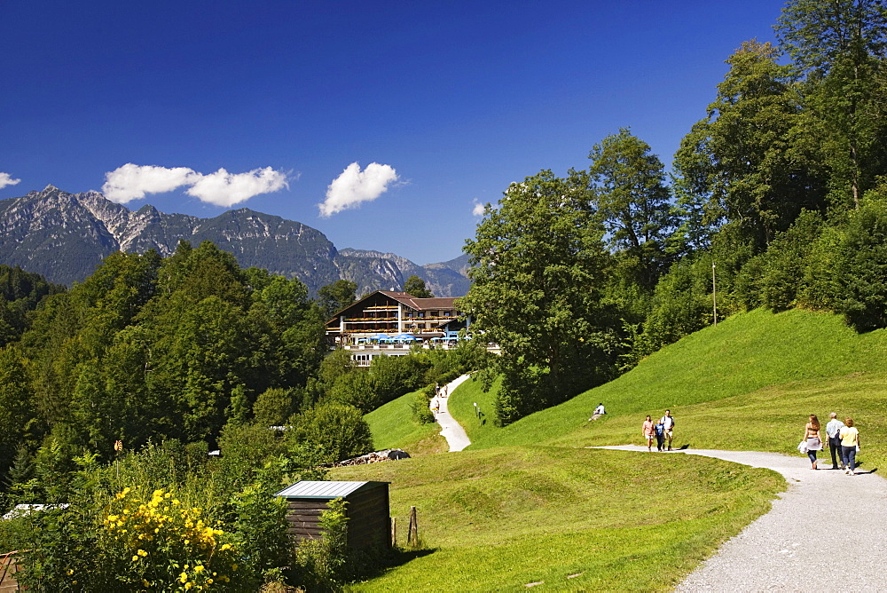 Hikers, Graseck near Garmisch, Upper Bavaria, Bavaria, Germany