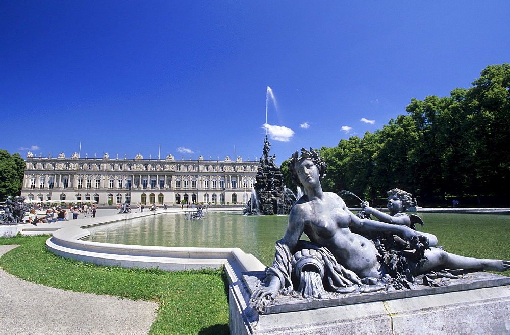 castle of Herrenchiemsee with garden and fountains, island of Herrenchiemsee, Lake Chiemsee, Chiemgau, Upper Bavaria, Bavaria, Germany