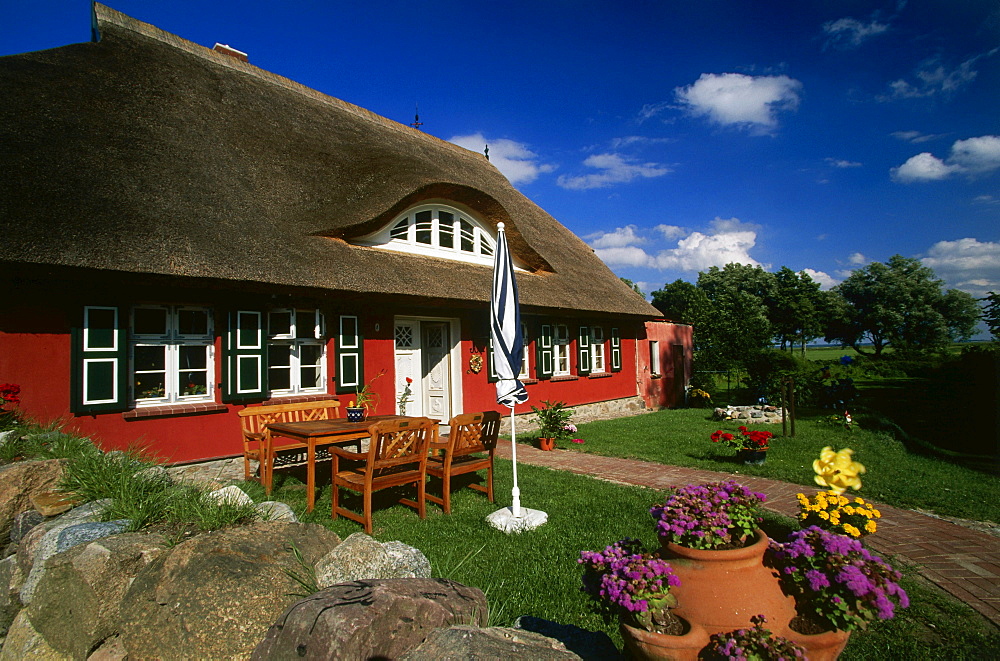 House with Reetdach, Ahrenshoop, Fischland, Mecklenburg-Western Pomerania, Germany
