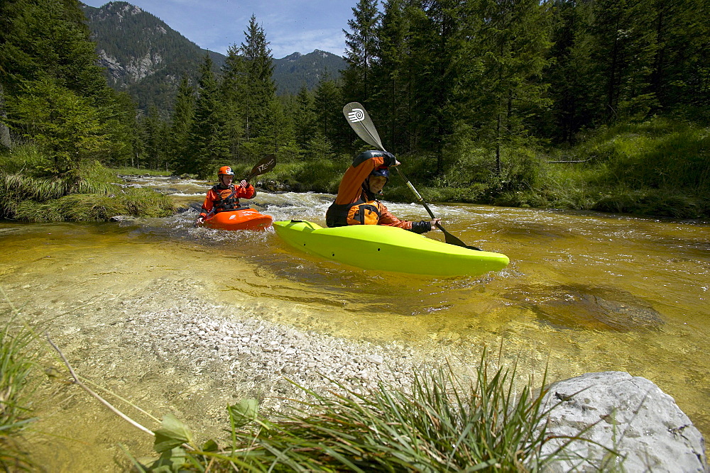 Men, Kajaker, Creek, Wildwater, Gimbach, Salzkammergut, Salzburger Land, Austria