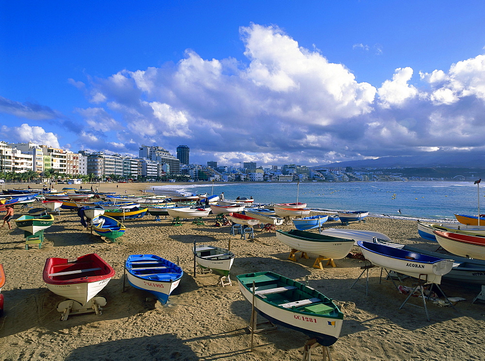 Cityscape with fishing boats, Playa de las Canteras, beach, Las Palmas, Gran Canaria, Canary Islands, Atlantic Ocean, Spain