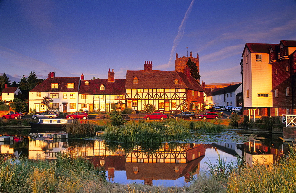 Europe, England, Gloucestershire, Tewkesbury, Mill Avon Waterfront