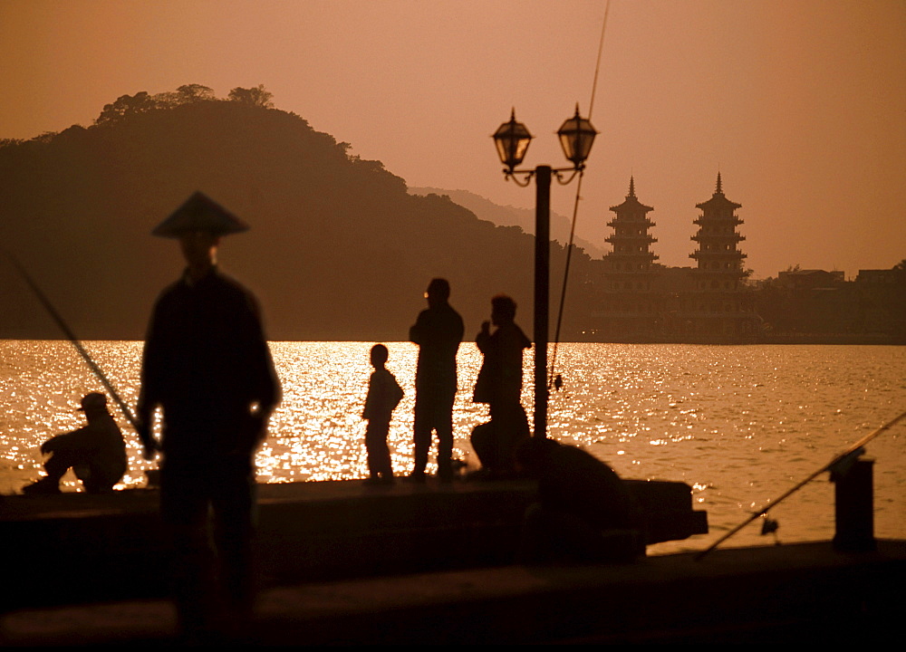 Fishermen, Lotus Lake, Tiger-Dragon-Pagoda, Kaohsiung, China, Taiwan, Asia