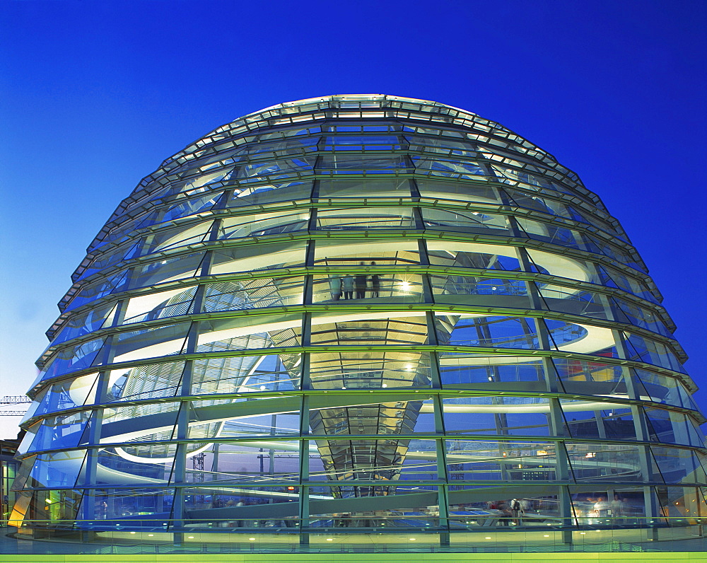 Dusk, Cupola of Reichstag, dome by Norman Foster, Berlin