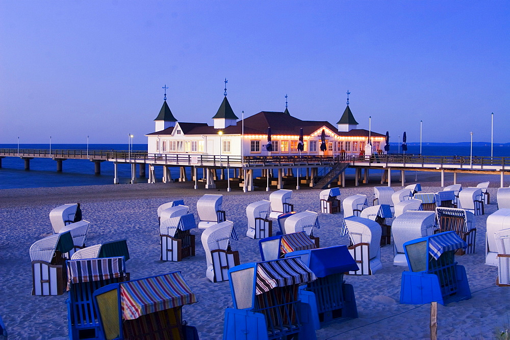 Usedom, Ahlbeck, beach chairs, art nouveau woon pier