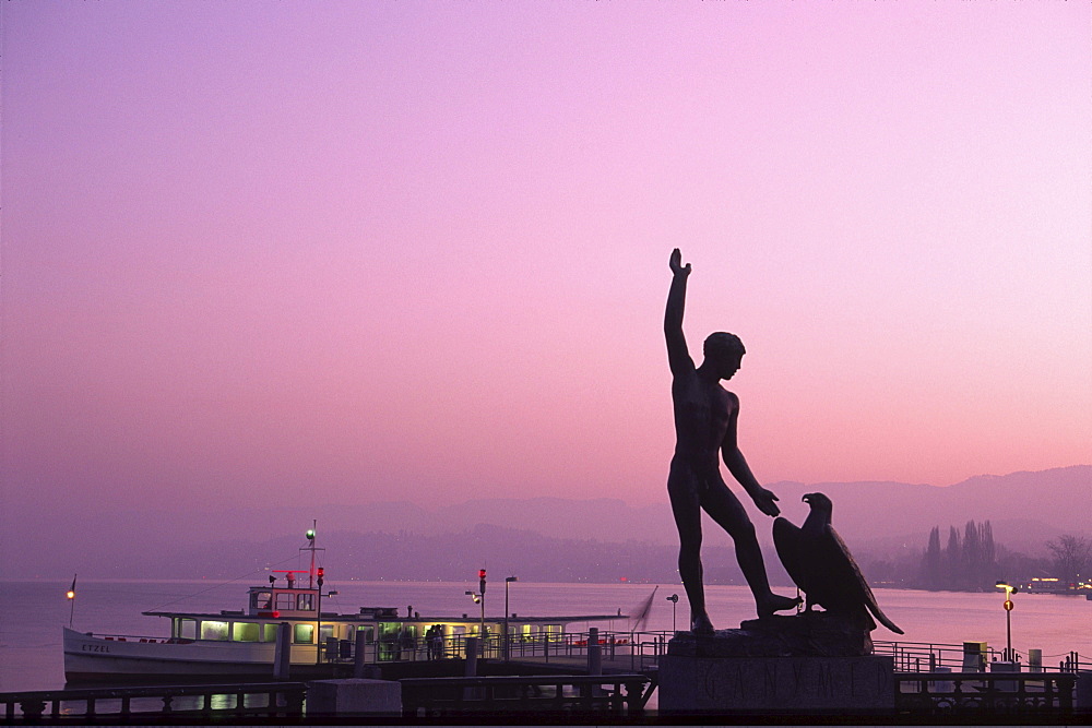 Switzerland, Zuerich, lake, Buerkliplatz, Ganimed sculture, pier, sunset