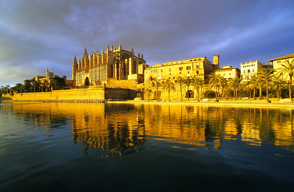 Europe, Spain, Majorca, Palma, Cathedral, La Seu, Promenade