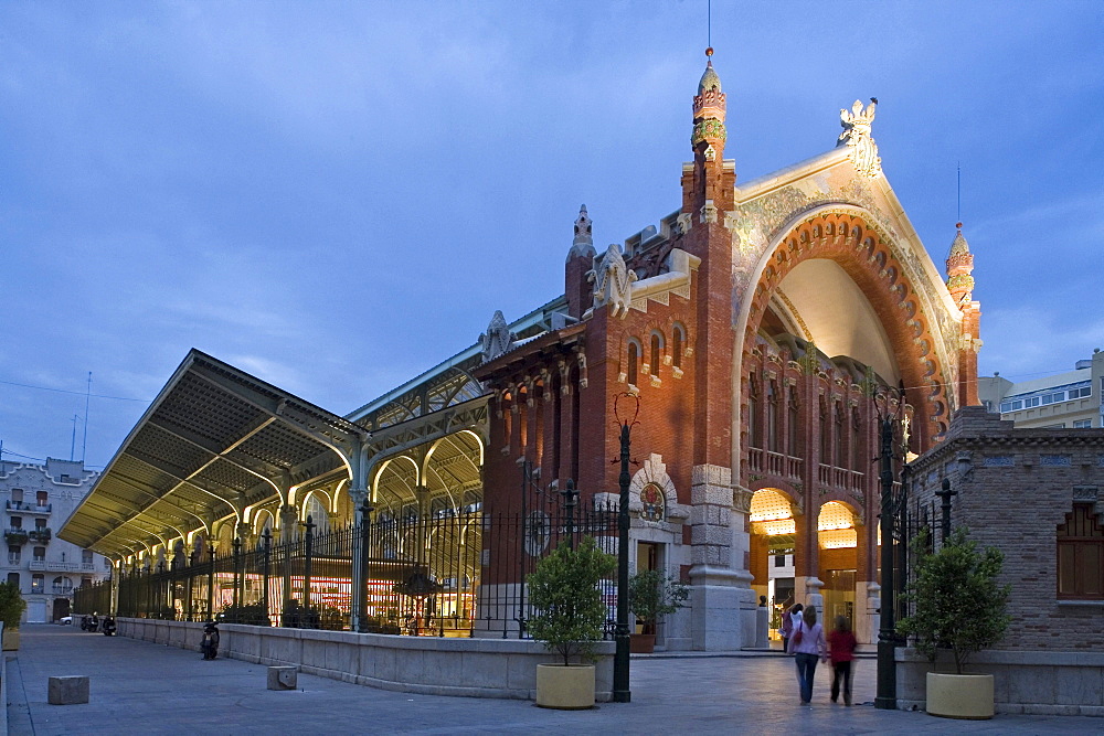 Mercado de Colon, opened in 1916, 2003 refurbished with cafes, bars, and boutiques, Valencia, Spain