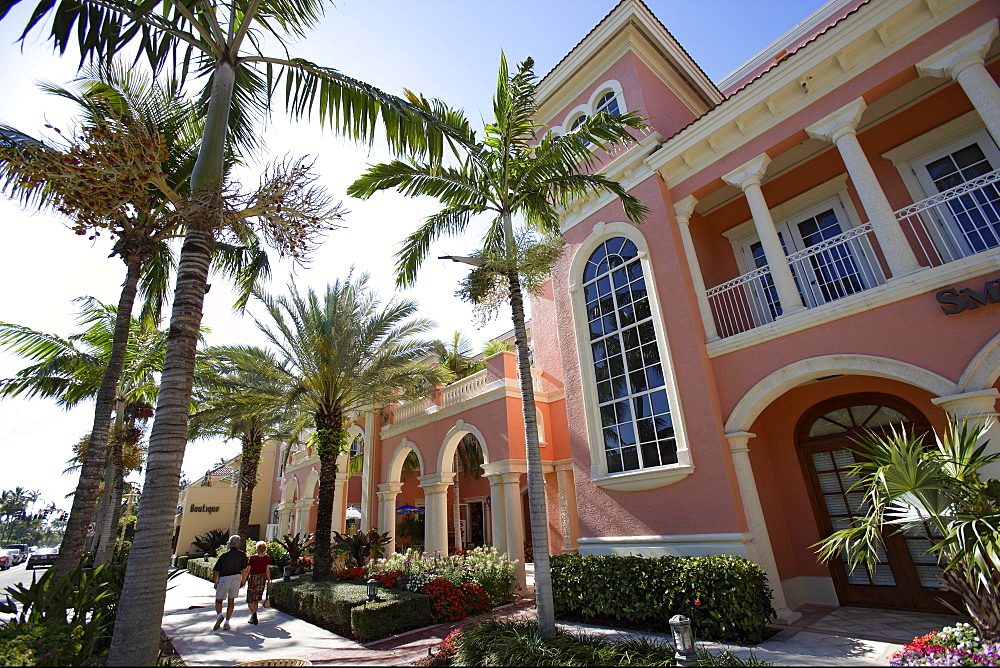 Shopping center on 5th Avenue at Naples, Florida, USA, America