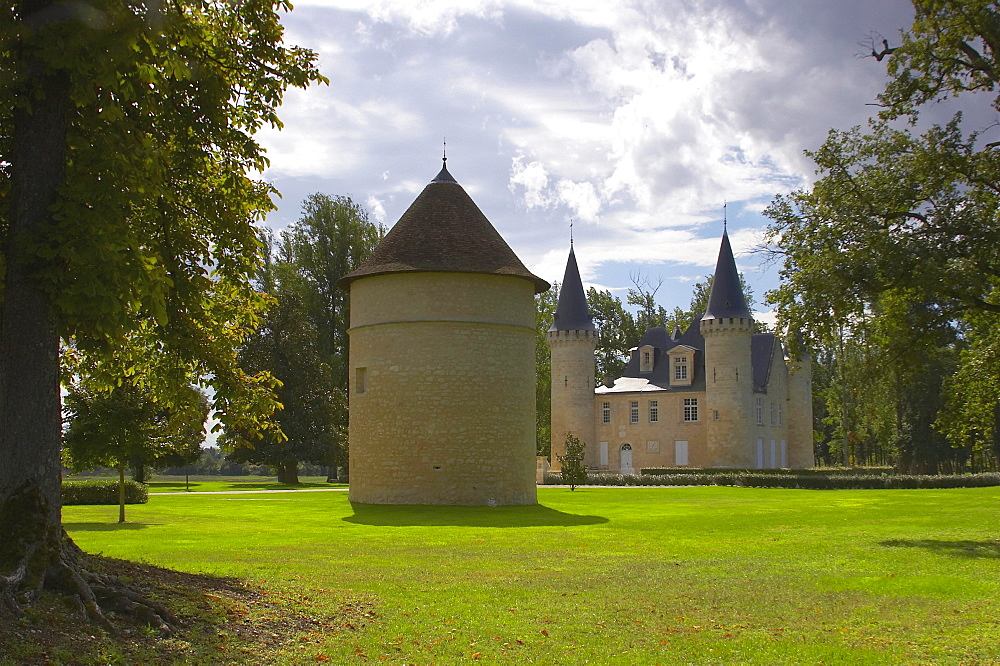 Wines of Bordeaux: Chateau d'Agassac, MÃˆdoc, Ludon-MÃˆdoc, dept Gironde, France, Europe