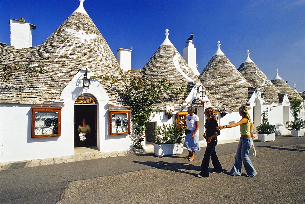 trulli-houses, Alberobello, Gargano, Apulia, Italy, Europe