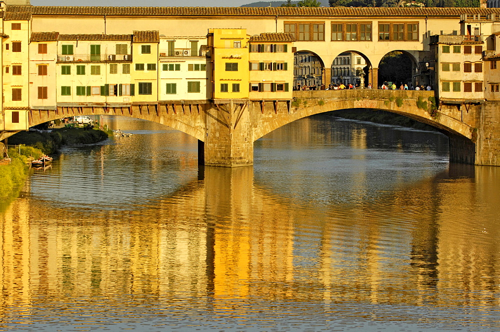 Italien, Toskana, Florenz, Arno und Ponte Vecchio