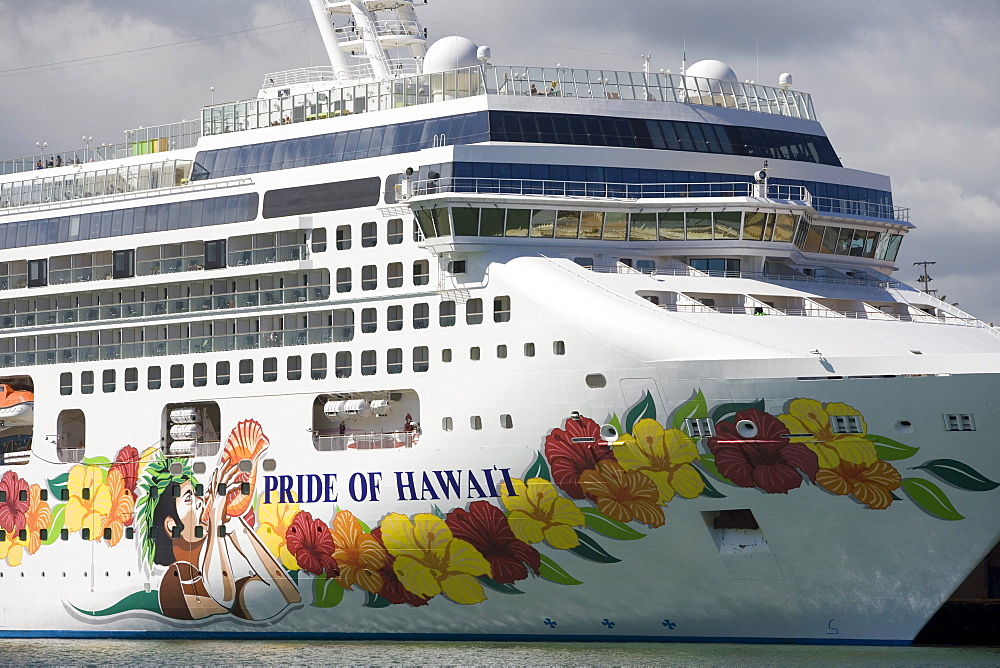 Cruiseship Pride of Hawaii, Norwegian Cruise Line, Nawiliwili Harbor, Lihue, Kauai, Hawaii, USA