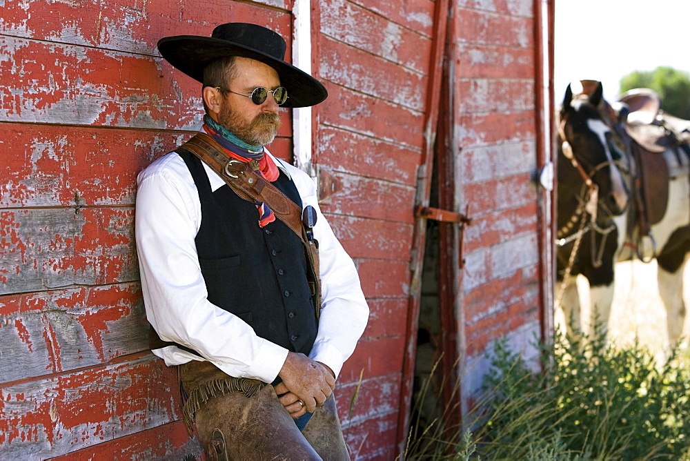 cowboy at barn, wildwest, Oregon, USA