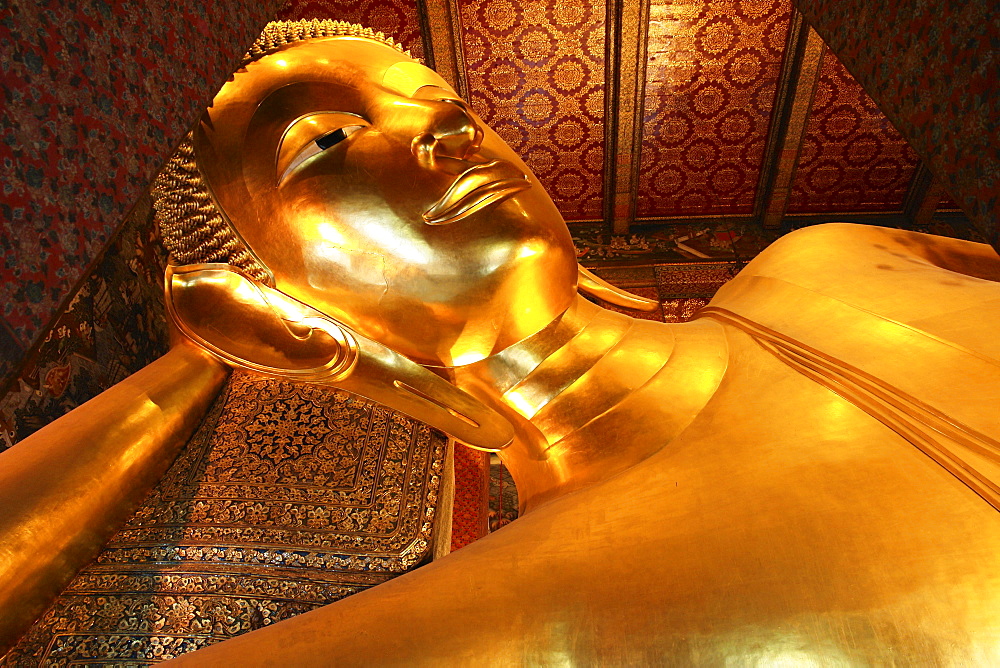 Lying Buddha at Pranon Wat Pho, The Temple of the Reclining Buddha, Bangkok, Thailand, Asia