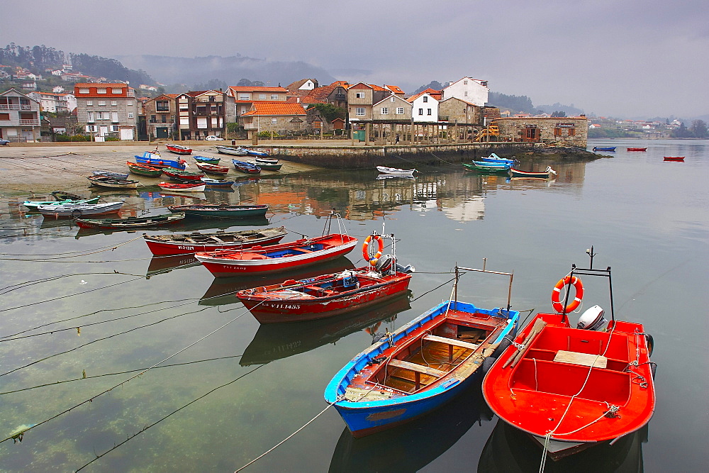 Slight fog, fishing boats at an old fishing vllage, Combarro, RÃŒa de Pontevedra, RÃŒas Bajas, Galicia, Spain