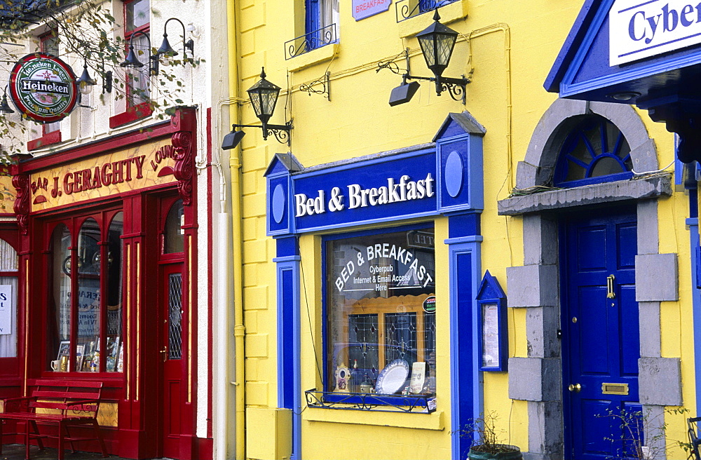 Europe, Great Britain, Ireland, Co. Mayo, pub and bed & breakfast in Westport