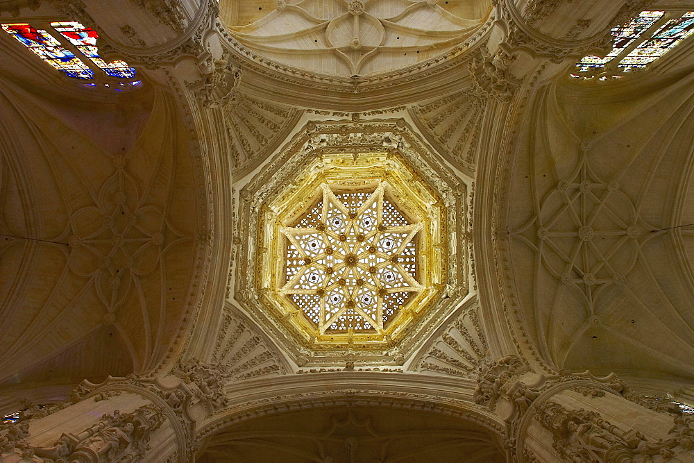 Vault of the dome, cupola, 16th Century, 59m high, in Cathedral Santa MarÃŒa, Catedral Santa MarÃŒa, Burgos, Castilla Leon, Spain