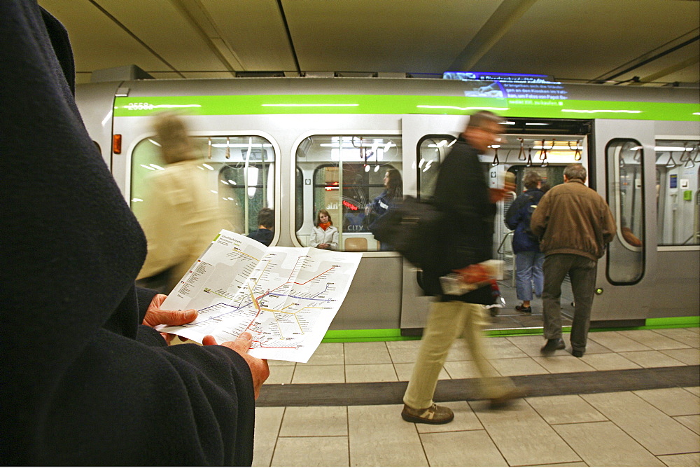 public transport, tram, uestra, Hanover's public transport authority, underground station Kroepcke, Hanover, Lower Saxony, Germany