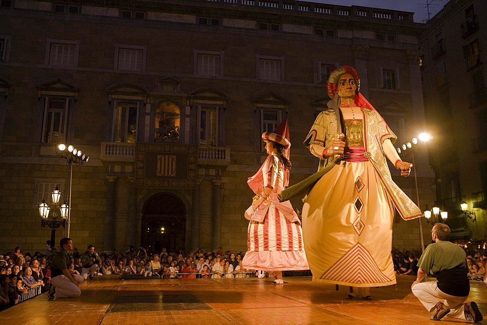 dance of the giants, Festa de la Merce, city festival, September, Placa de Sant Jaume, Barri Gotic, Ciutat Vella, Barcelona, Spain