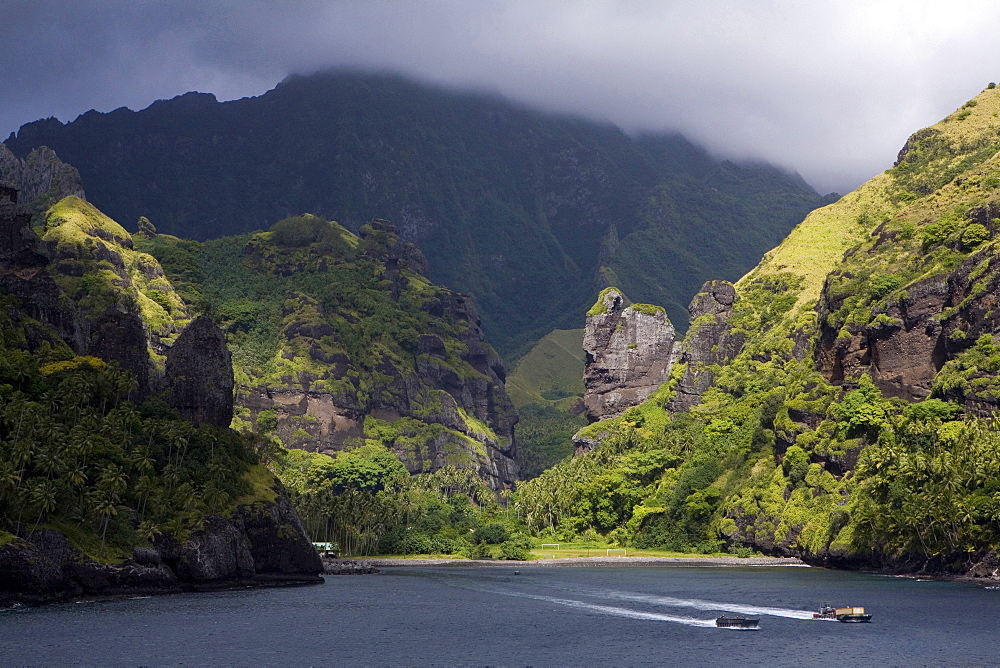 Two boats leaving the bay, Hanavave, Bay of virgins, Fatu Hiva, Marquesas